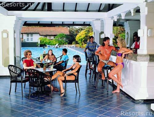 Browns Beach Hotel 4